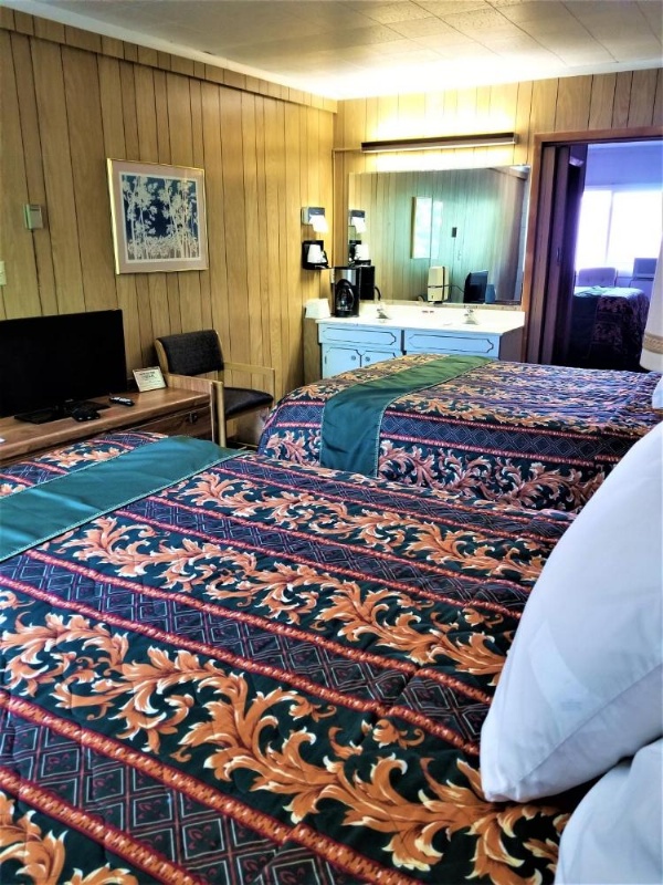 Town House Motor Inn image 12