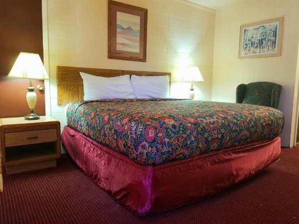 Town House Motor Inn image 15