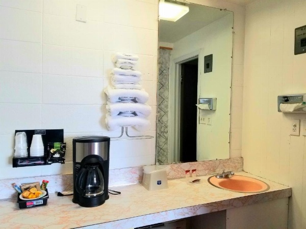 Town House Motor Inn image 18