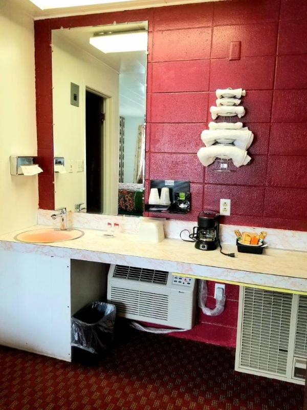 Town House Motor Inn image 20